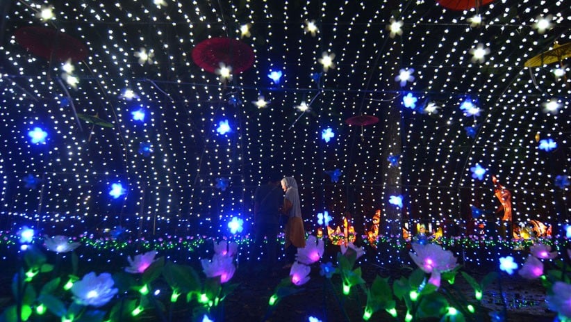 Berwisata ke Tasikmalaya, Melihat Pesona Warna-Warni Taman Lampion - Bagian 2