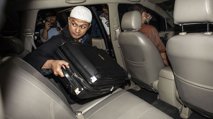 Geledah Ruang Kerja Mendag Enggartiasto Lukita, KPK Bawa 3 Koper - Bagian 1