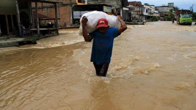 Sungai Karama Meluap, Jalan Trans Sulawesi Lumpuh Total