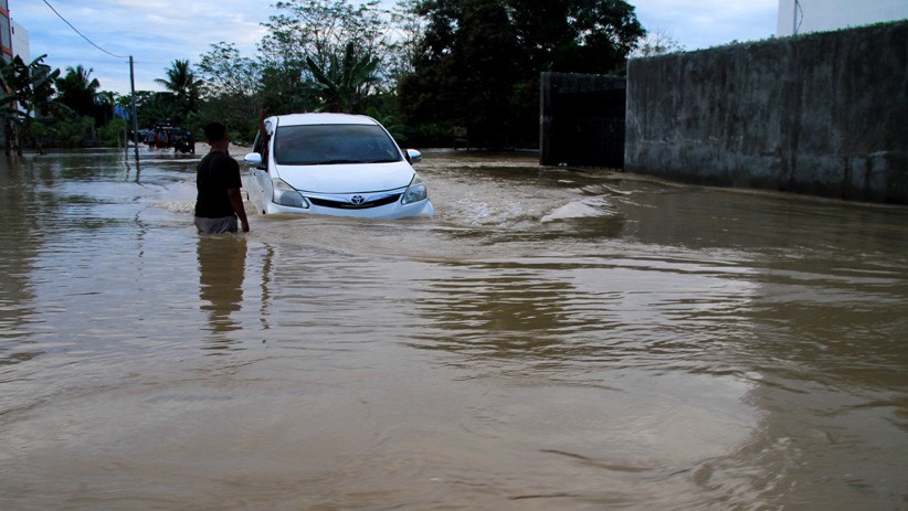 Sungai Karama Meluap, Jalan Trans Sulawesi Lumpuh Total