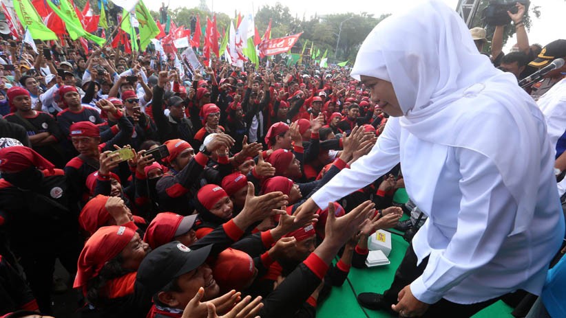 Gubernur Khofifah Temui Massa Aksi May Day di Jawa Timur