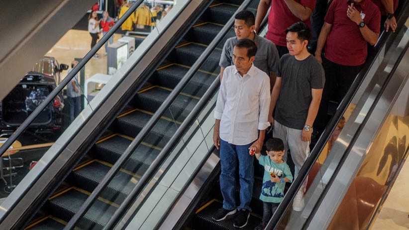 Menikmati Liburan di Solo, Jokowi dan Keluarga Jalan-Jalan ke Mal - Bagian 2