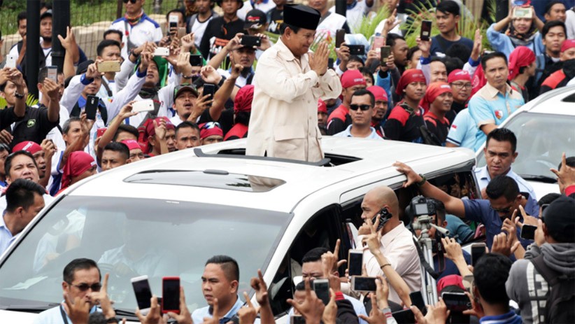 Ribuan Buruh Sambut Prabowo saat Hadiri Peringatan May Day di Senayan - Bagian 2
