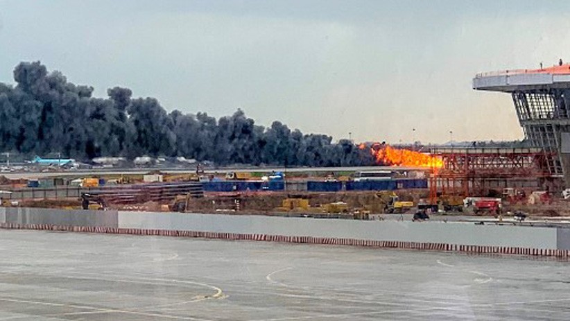 Pesawat Rusia Terbakar saat Mendarat Darurat, 41 Orang Tewas - Bagian 3