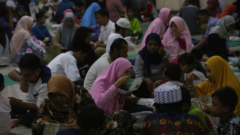 Masjid Al Akbar Sediakan 2.500 Paket Nasi untuk Buka Puasa Selama Ramadan