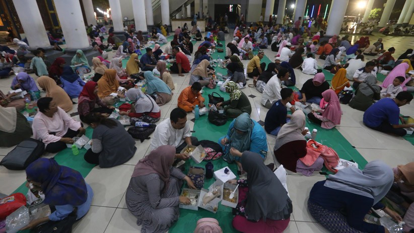 Masjid Al Akbar Sediakan 2.500 Paket Nasi untuk Buka Puasa Selama Ramadan - Bagian 2