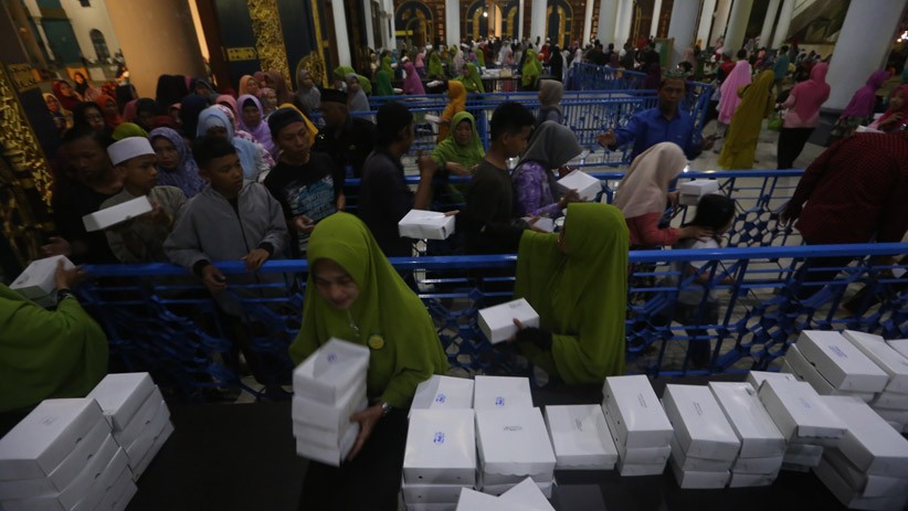 Masjid Al Akbar Sediakan 2.500 Paket Nasi untuk Buka Puasa Selama Ramadan