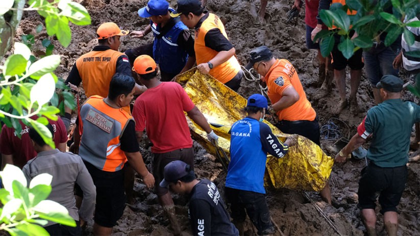 2 Orang Tewas Tertimbun Material Jembatan di Tabanan Bali - Bagian 2