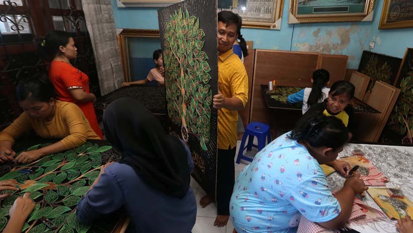 Seni Kaligrafi Benang Emas Laris Manis Selama Ramadan - Bagian 2