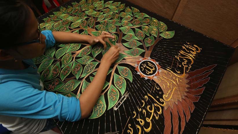 Seni Kaligrafi Benang Emas Laris Manis Selama Ramadan - Bagian 3