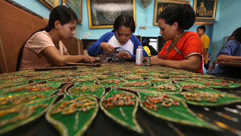 Seni Kaligrafi Benang Emas Laris Manis Selama Ramadan - Bagian 4