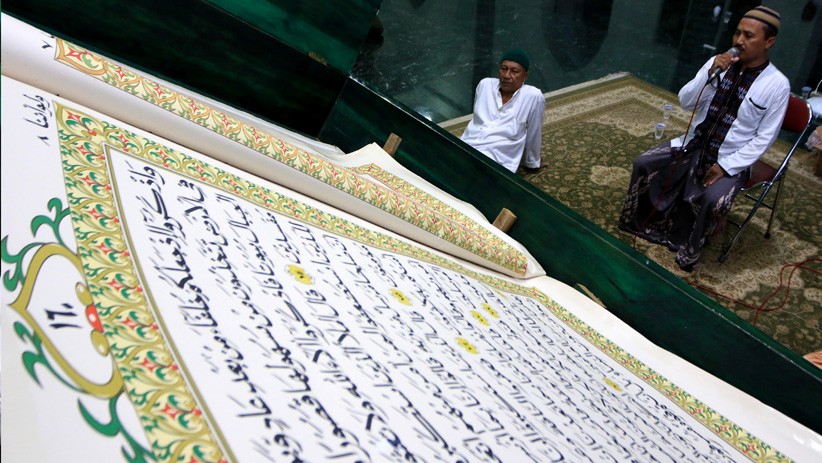Tadarus Alquran Berukuran Raksasa di Masjid Baiturrahman Banyuwangi - Bagian 2