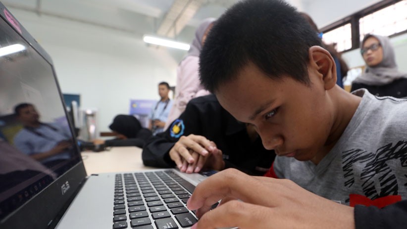 ITS Surabaya Latih Penyandang Tunanetra Operasikan Mesin Pencetak Braille - Bagian 5