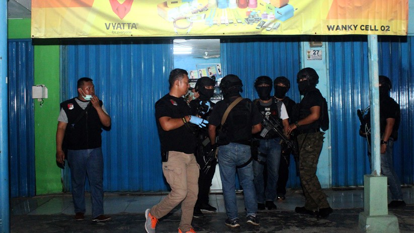 Geledah Kios Ponsel di Bekasi, Densus 88 Temukan Bahan Peledak - Bagian 2