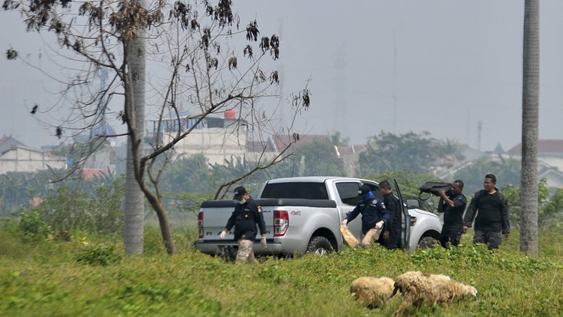Gegana Polri Ledakkan Bom Pipa yang Ditemukan di Kios Ponsel Bekasi - Bagian 3