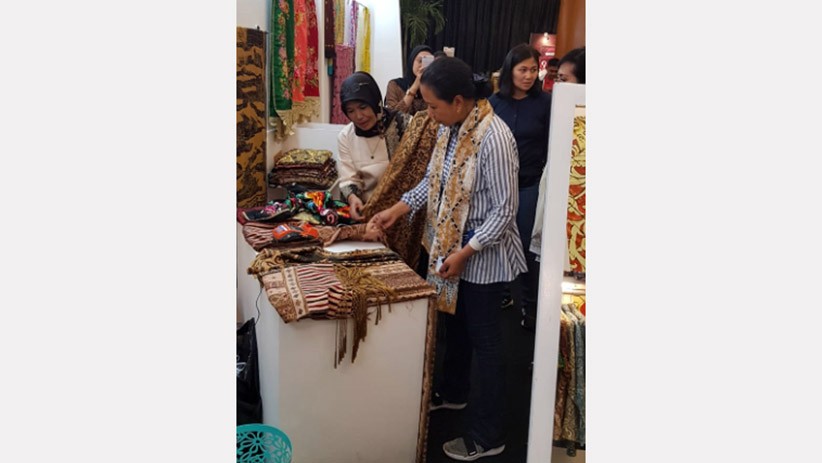 Menteri BUMN Temui Pengusaha RKB Binaan BNI saat Gelar Batik Nusantara 2019 - Bagian 4