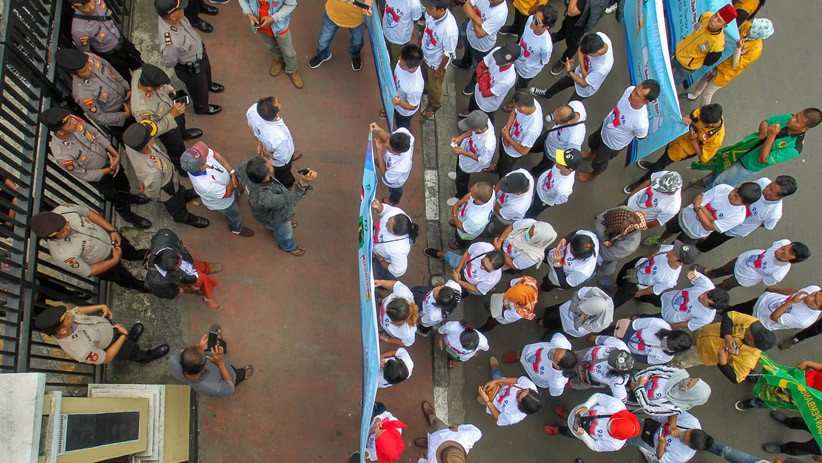 Partai Perindo, Hanura dan PPP Gelar Aksi Unjuk Rasa di KPU DKI Jakarta - Bagian 4