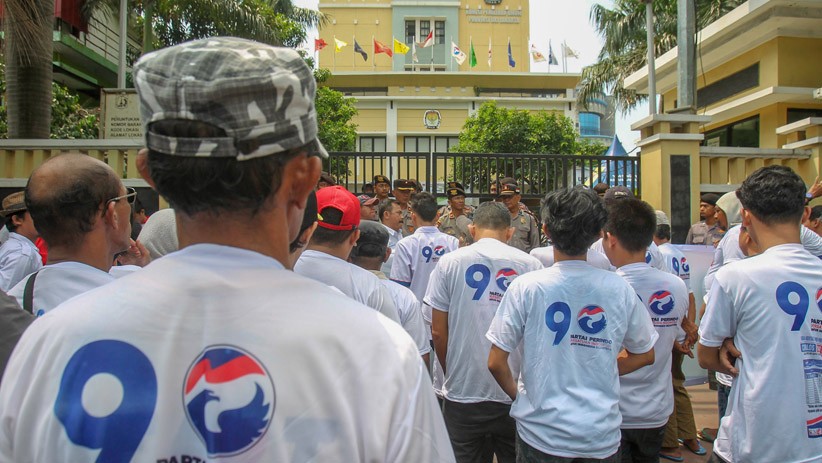 Partai Perindo, Hanura dan PPP Gelar Aksi Unjuk Rasa di KPU DKI Jakarta - Bagian 5
