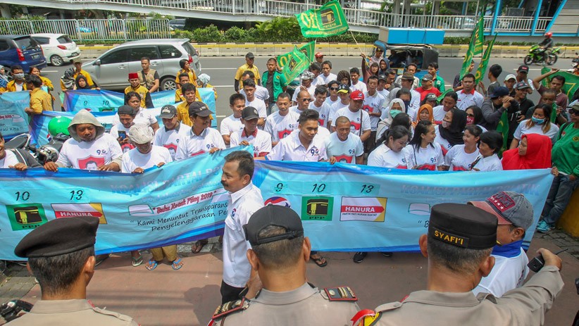 Partai Perindo, Hanura dan PPP Gelar Aksi Unjuk Rasa di KPU DKI Jakarta - Bagian 3