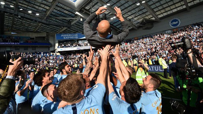 Momen Manchester City Angkat Trofi Liga Inggris 2018/2019 - Bagian 5