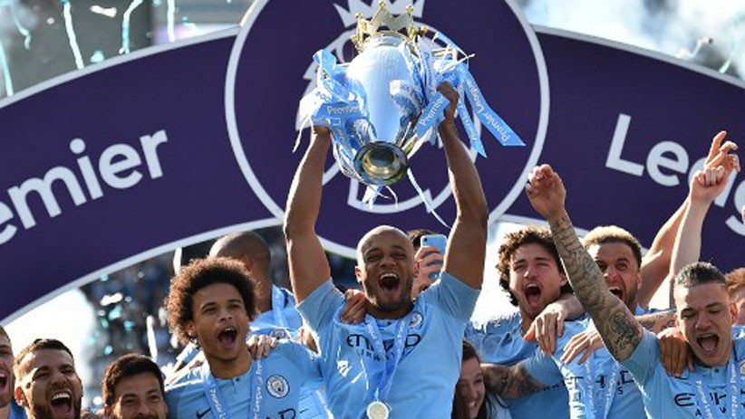 Momen Manchester City Angkat Trofi Liga Inggris 2018/2019 - Bagian 3