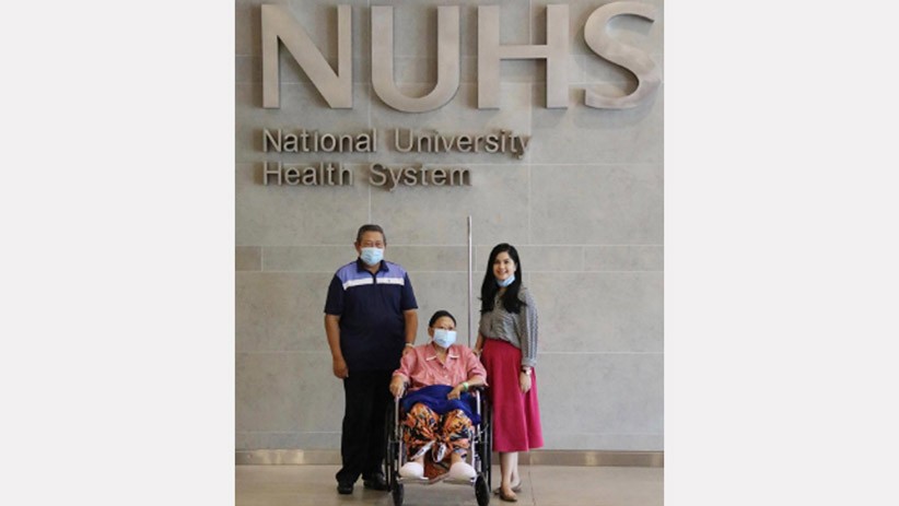 SBY Temani Ani Yudhoyono Jalan-Jalan di Sekitar Rumah Sakit - Bagian 6