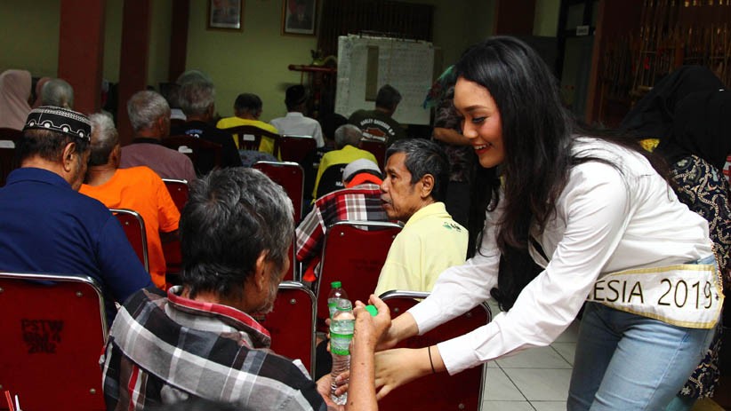 Momen Miss Indonesia 2019 Buka Puasa Bersama Lansia - Bagian 4