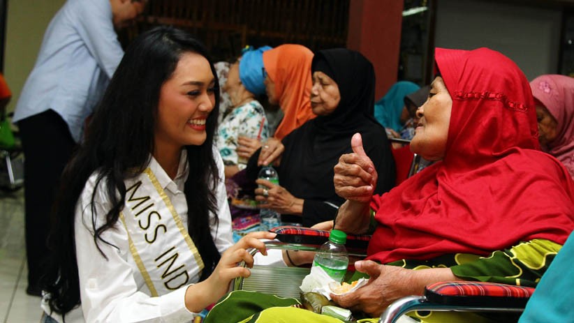 Momen Miss Indonesia 2019 Buka Puasa Bersama Lansia - Bagian 2