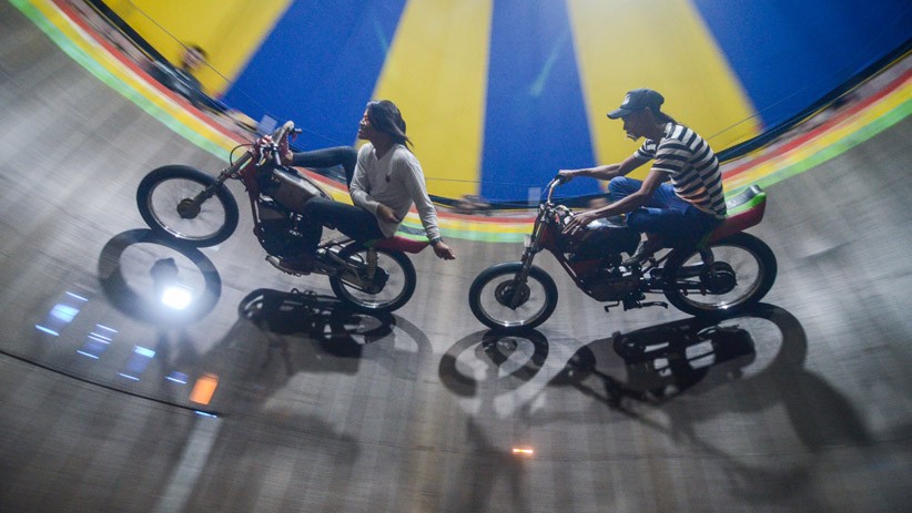 Aksi Nekat Joki Tong Setan Isi Hiburan Bulan Ramadan - Bagian 2