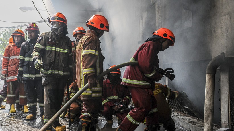 35 Kios Pasar Kosambi Bandung Ludes Dilalap Api - Bagian 2