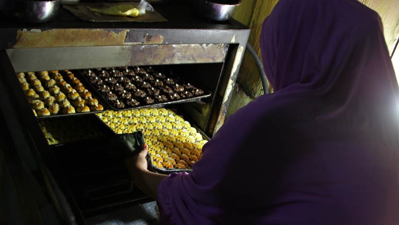 Penjualan Kue Kering Meningkat Jelang Hari Raya Idul Fitri - Bagian 2