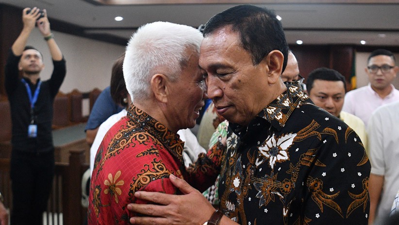 Suap Pejabat Kemenpora, Sekjen KONI Divonis 2 Tahun 8 Bulan Penjara - Bagian 1