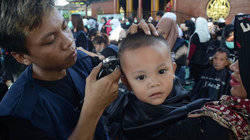 2.000 Kaum Duafa Potong Rambut Gratis di Masjid Cheng Ho Surabaya