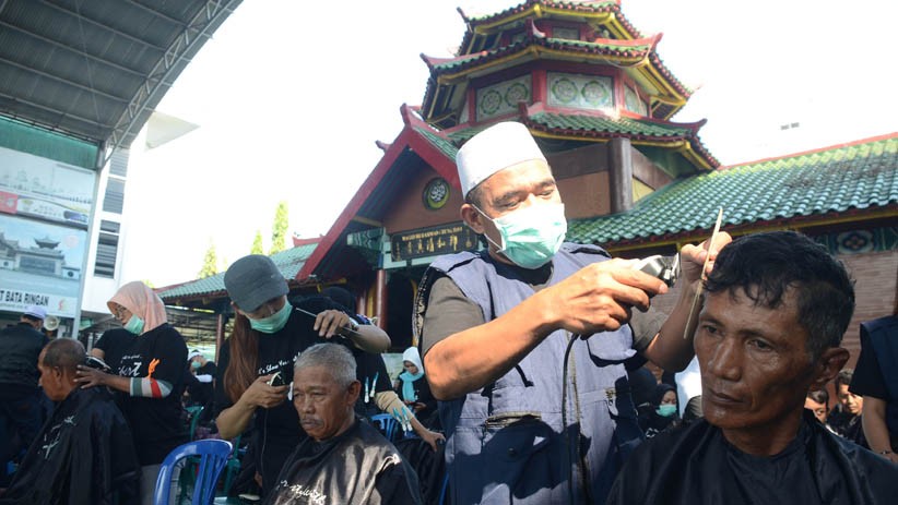 2.000 Kaum Duafa Potong Rambut Gratis di Masjid Cheng Ho Surabaya - Bagian 2