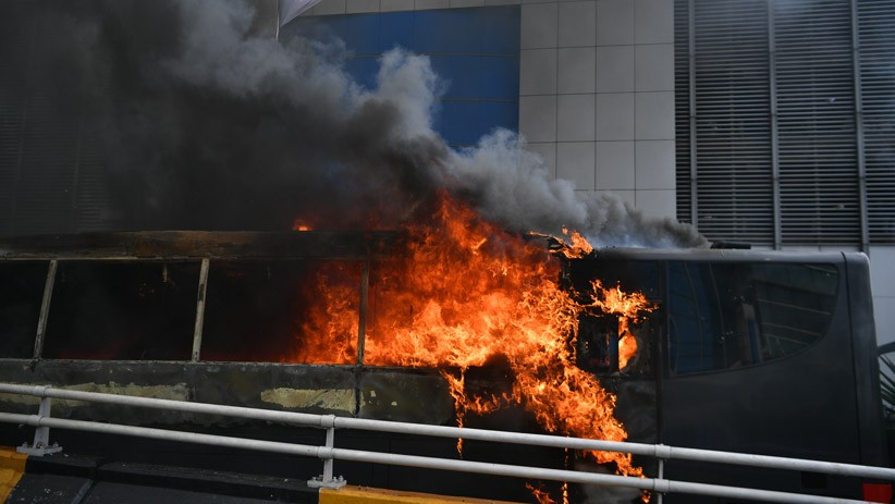 Massa Aksi Bakar Bus Brimob di Slipi - Bagian 3