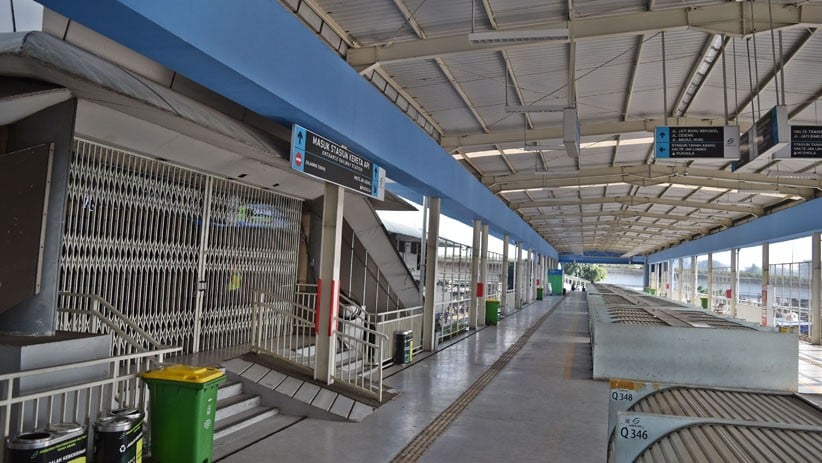 Situasi Belum Kondusif, Stasiun Tanah Abang Ditutup - Bagian 3