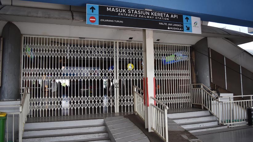 Situasi Belum Kondusif, Stasiun Tanah Abang Ditutup - Bagian 1