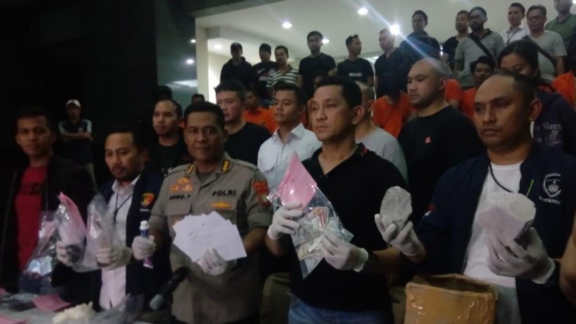 257 Orang Jadi Tersangka Kerusuhan, Clurit hingga Bom Molotov Disita - Bagian 2