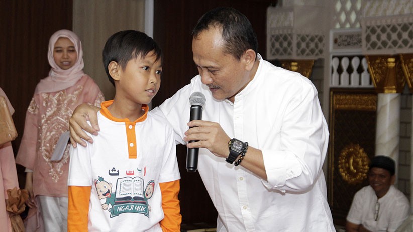 Aksi Sosial, Wika Gedung Buka Bersama Anak Yatim dan Bersihkan Masjid - Bagian 2