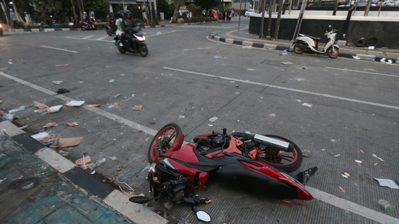 Sejumlah Sepeda Motor Dirusak dan Dibakar Massa Aksi 22 Mei - Bagian 3