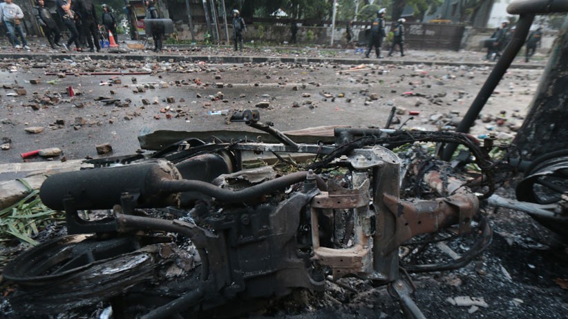 Sejumlah Sepeda Motor Dirusak dan Dibakar Massa Aksi 22 Mei - Bagian 2