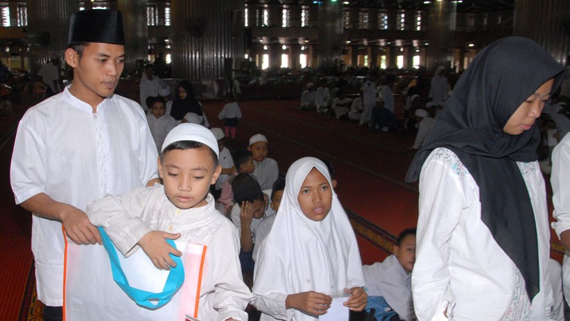 BNI Berikan Santunan kepada 1.000 Anak Yatim - Bagian 3