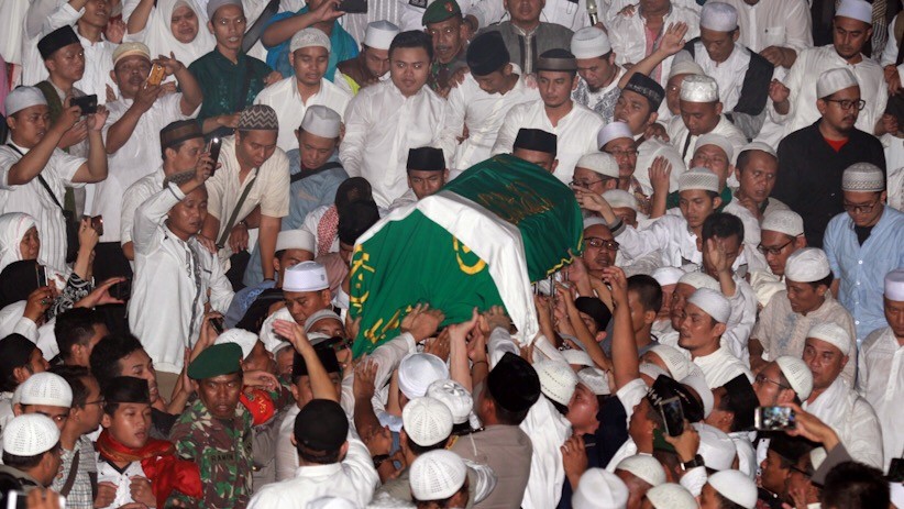 Ribuan Orang Hadiri Pemakaman Ustaz Arifin Ilham - Bagian 2