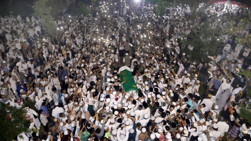 Ribuan Orang Hadiri Pemakaman Ustaz Arifin Ilham - Bagian 1