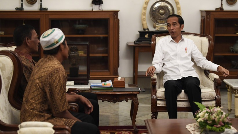Presiden Jokowi Beri Bantuan kepada Pedagang Korban Penjarahan 22 Mei - Bagian 3