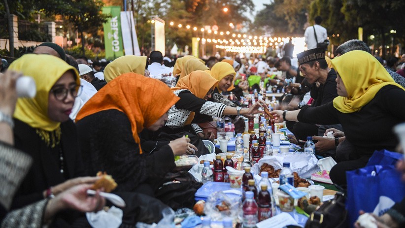 10.000 Warga Jabar Ikuti Buka Puasa Bersama On The Street 2019
