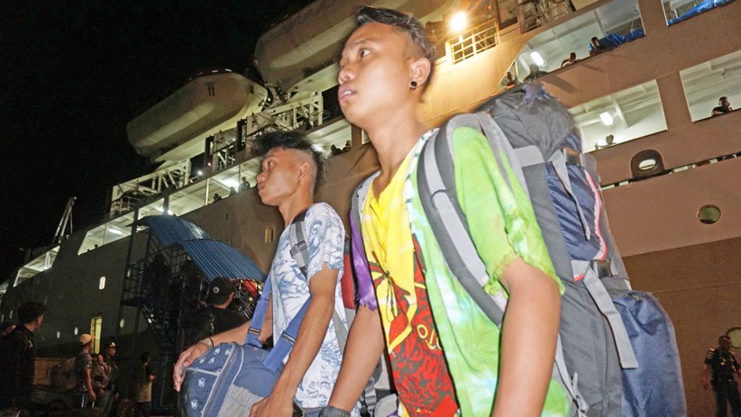 Mudik Lebih Awal, Ribuan Penumpang Padati Pelabuhan Pantoloan Palu