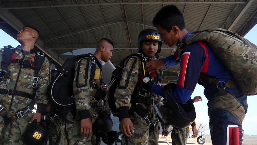 Aksi Siswa Kopaska Terjun Tempur Free Fall dari Ketinggian 6.000 Kaki