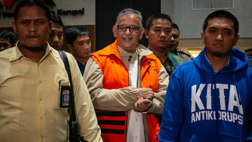 Ditahan KPK, Sofyan Basir Pakai Rompi Oranye dan Diborgol - Bagian 1