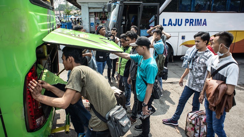 Begini Suasana Arus Mudik di Terminal Kampung Rambutan - Bagian 2